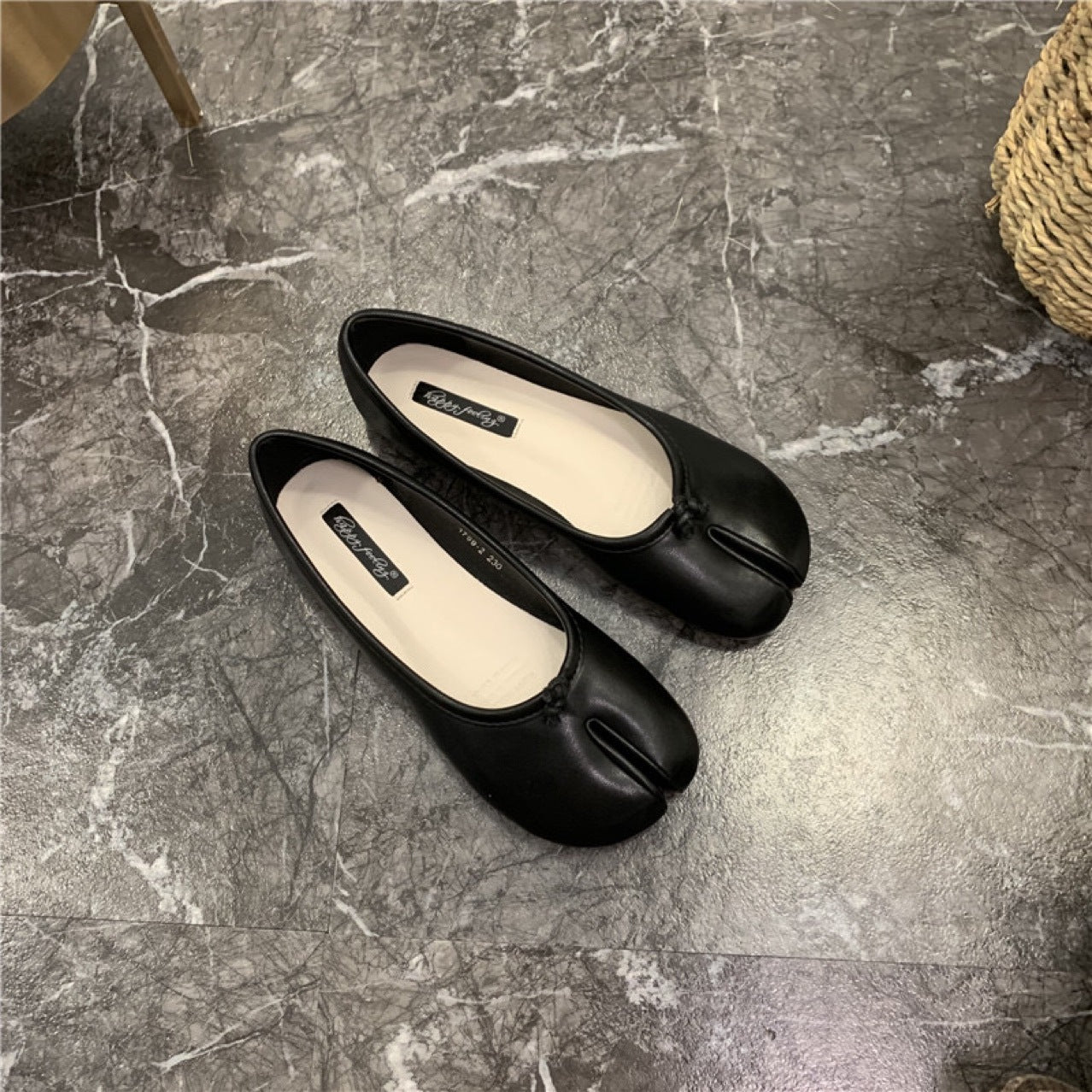 Women's Horseshoe Split-toe Shoes
