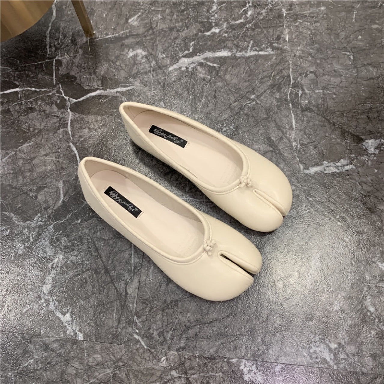 Women's Horseshoe Split-toe Shoes