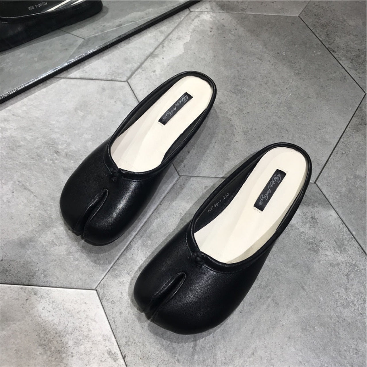 Women's Horseshoe Split-toe Shoes