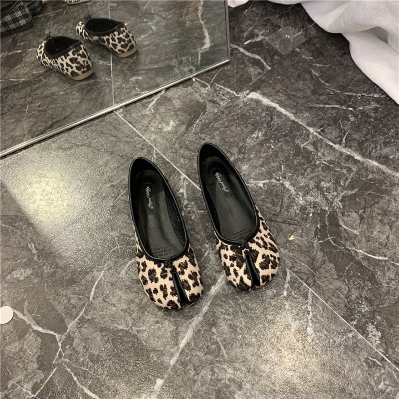 Women's Horseshoe Split-toe Shoes
